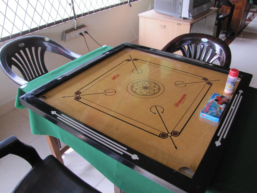 Carrom board