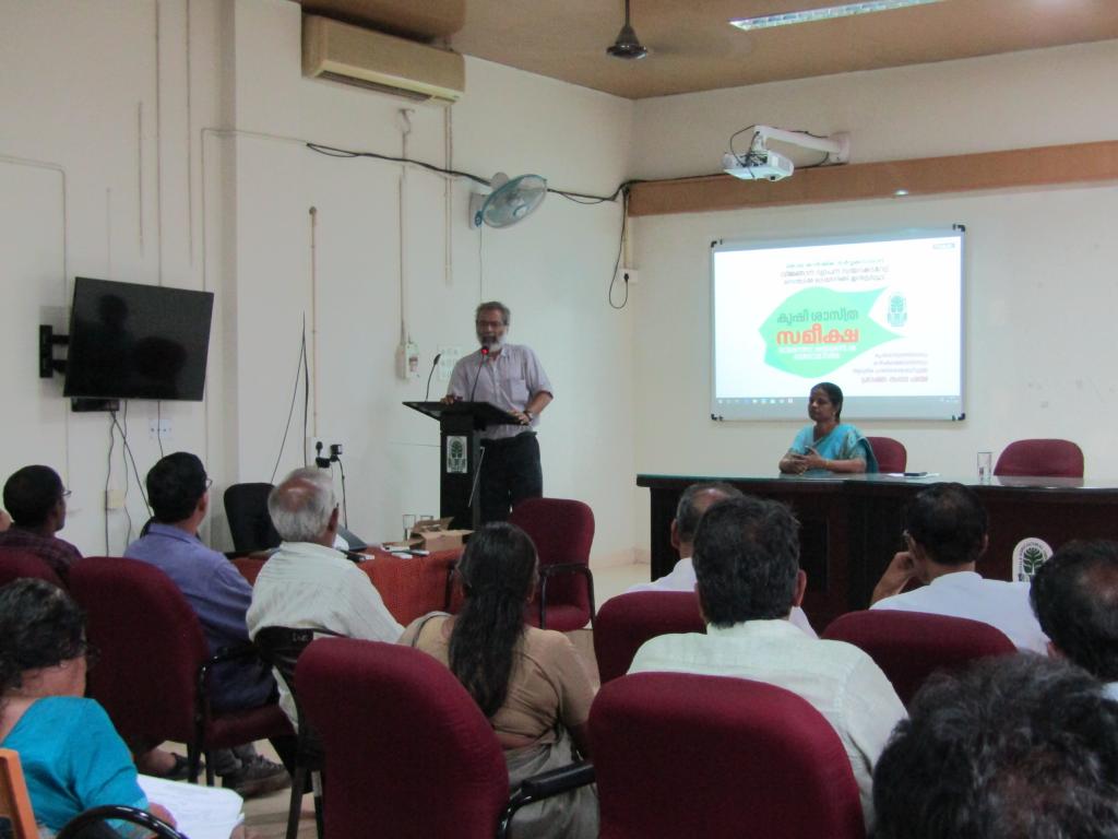 DE, KAU addressing the audience